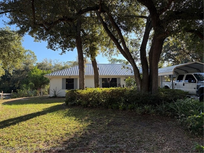 Foto del edificio - 905 Larkspur St