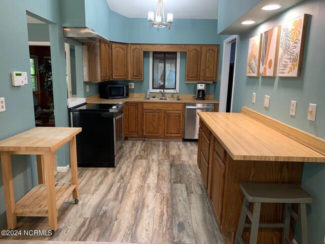 Building Photo - 255 Oakleaf Dr