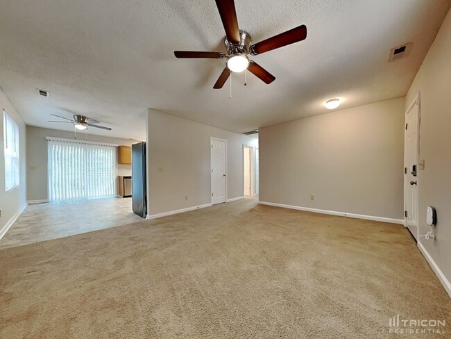 Building Photo - 124 Devonport Dr