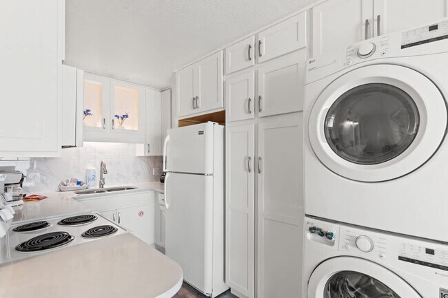 Foto del edificio - 8743 Thomas Dr