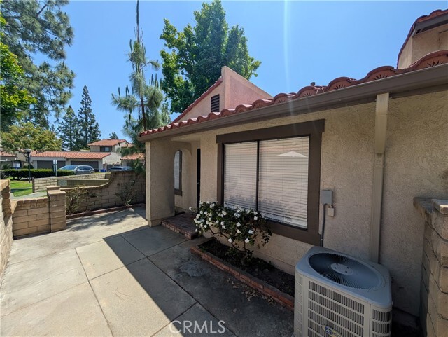 Building Photo - 9764 Louise Way