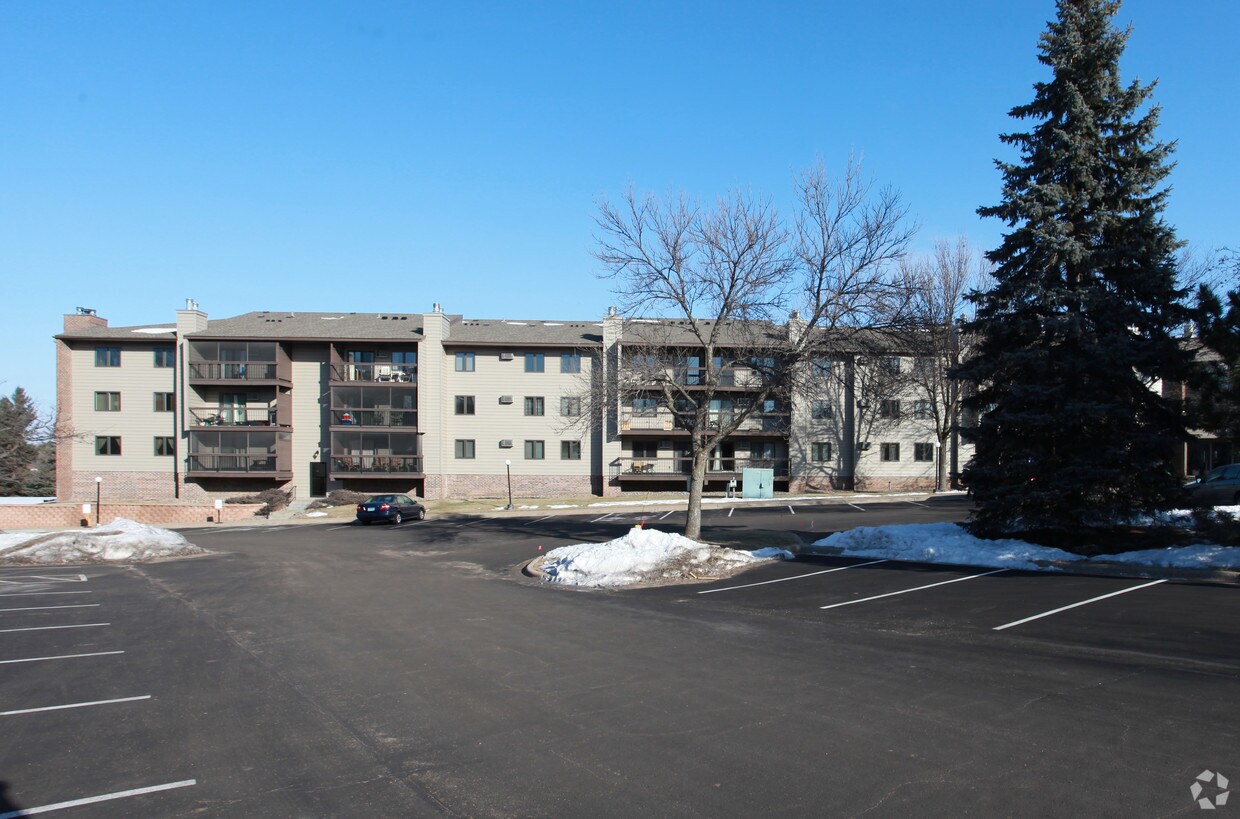 Trenton Place Apartments in Plymouth, MN