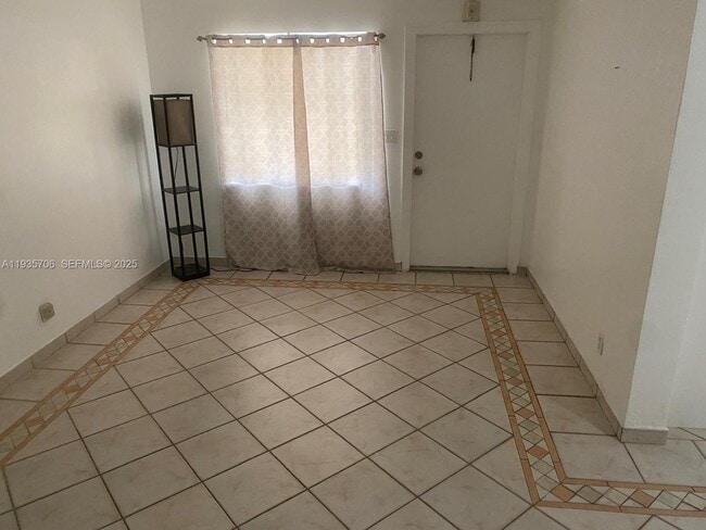 Building Photo - 400 SE 3rd Ave