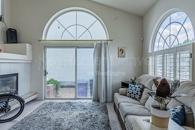 Foto del edificio - 20000 Mitchell Cir