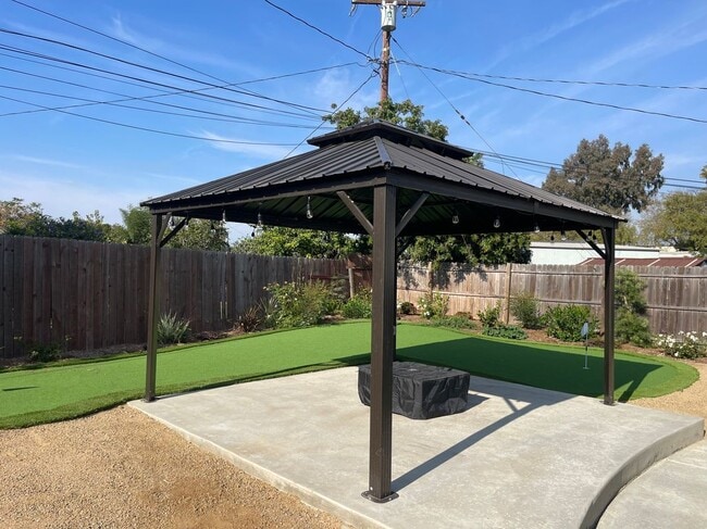 Foto del edificio - 5741 E 23rd St