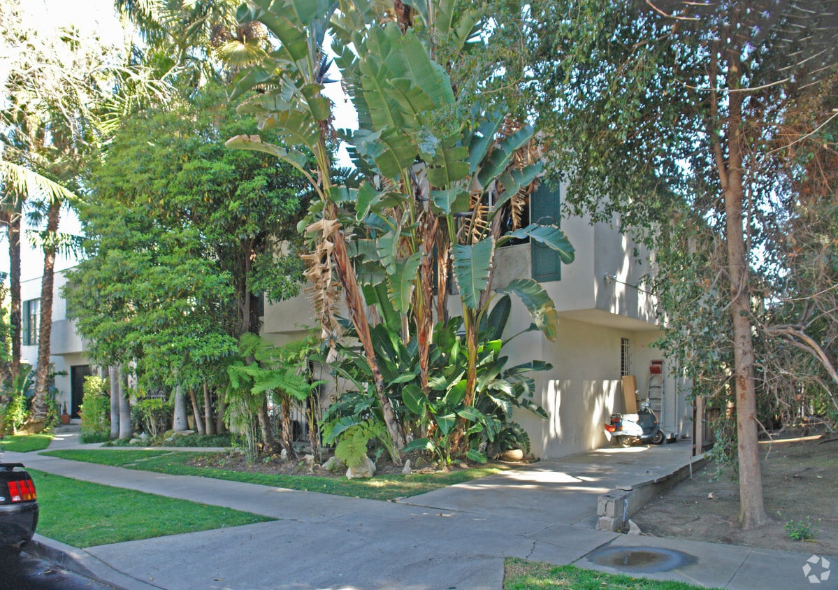 Building Photo - 1132 S Oakhurst Dr