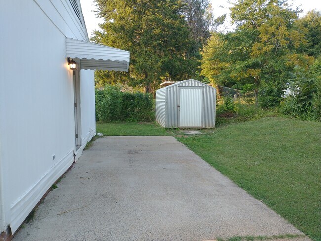 Building Photo - 821 Charles Ct