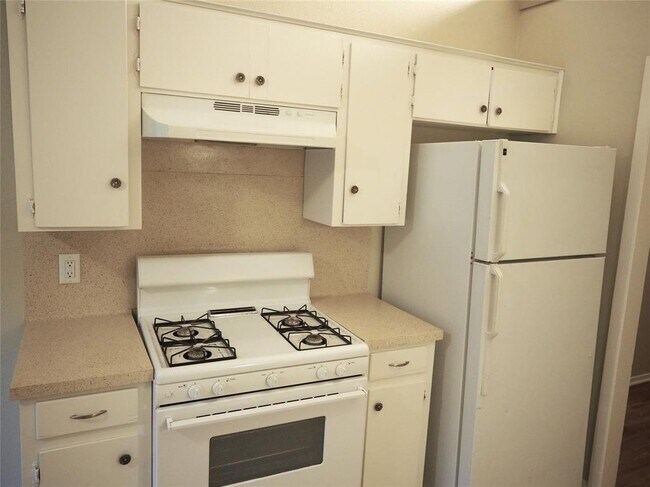 Foto del edificio - 6906 Circle S Rd