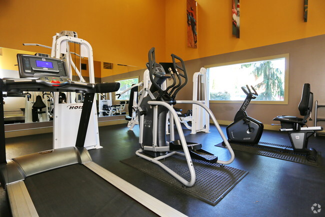 Fitness Center - Centrepointe Greens