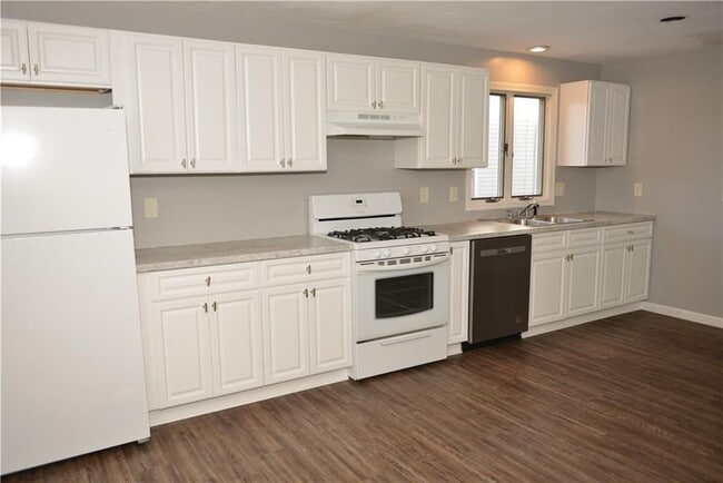 Building Photo - 85 Richard St