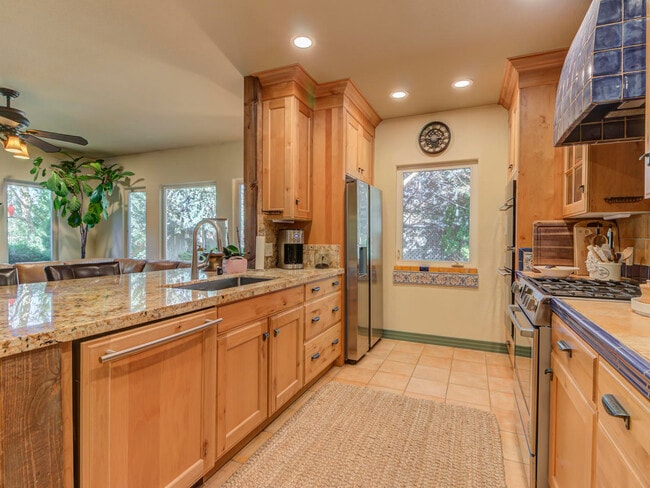 Building Photo - 2100 Brittany Meadows Dr