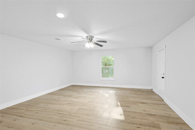 Foto del edificio - 6714 E Bayou Dr