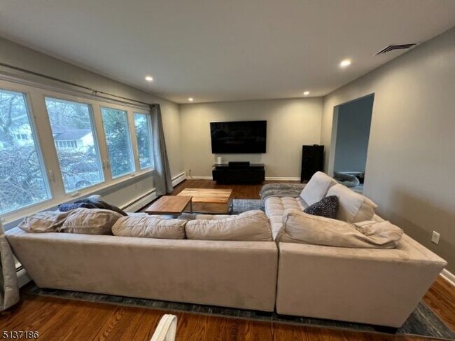 Building Photo - 95 Beverly Rd