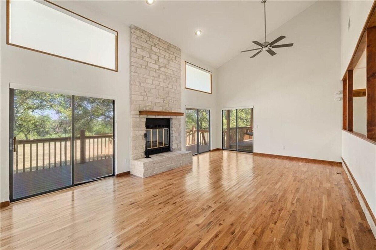 Primary Photo - Gorgeous home overlooking golf course in L...
