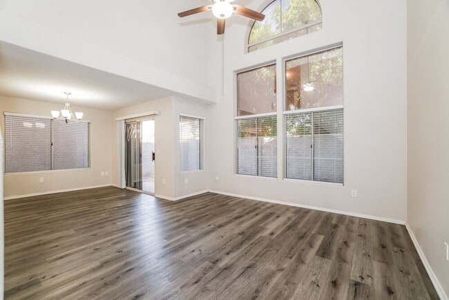 Building Photo - 425 S Sunrise Dr