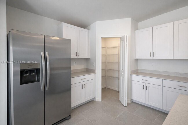 Foto del edificio - 17240 Cantu Ct