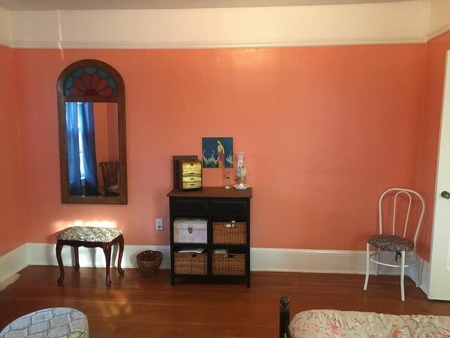 Building Photo - 314 De La Mare Ave