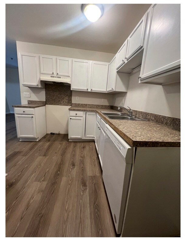 Building Photo - 517 W Market St