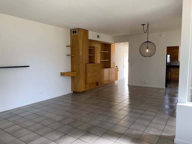 Comedor - 3675 Keystone Ave