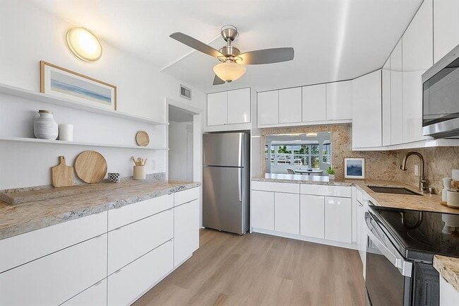 Foto del edificio - 3111 NE 51st St