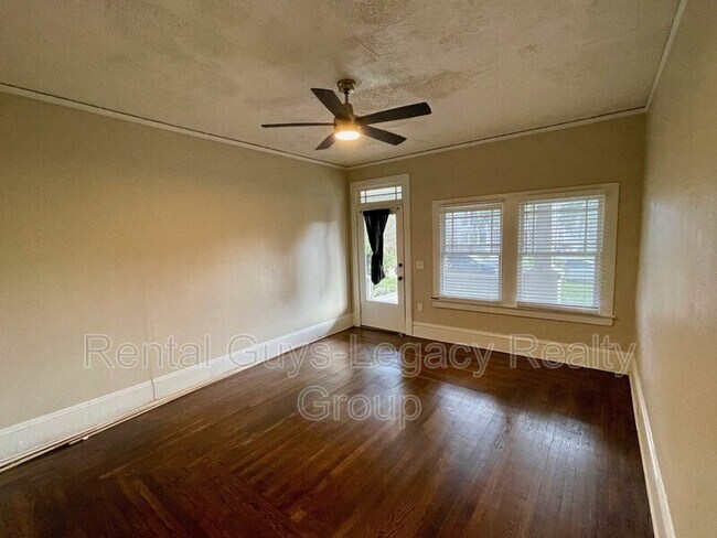 Foto del edificio - 2329 College St