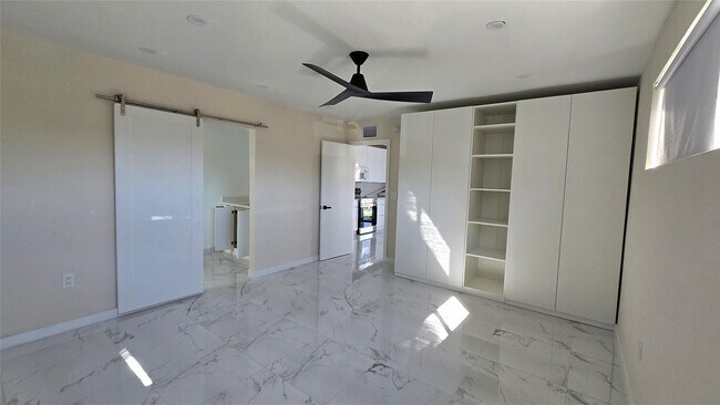 Foto del edificio - 4533 Poinciana St