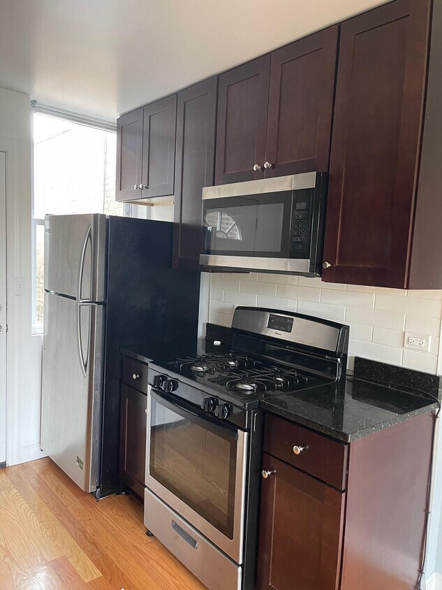 Foto principal - 1640 W Pratt Blvd