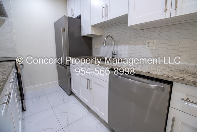 Building Photo - Stunning Upated 2 bedroom, 1 bath in Sailb...