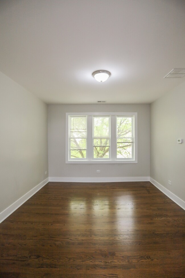 Foto del edificio - 2709 N Kilpatrick Ave