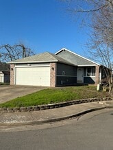 Building Photo - 115 SE Lyon Pl