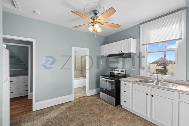 Building Photo - 827 Georgia St