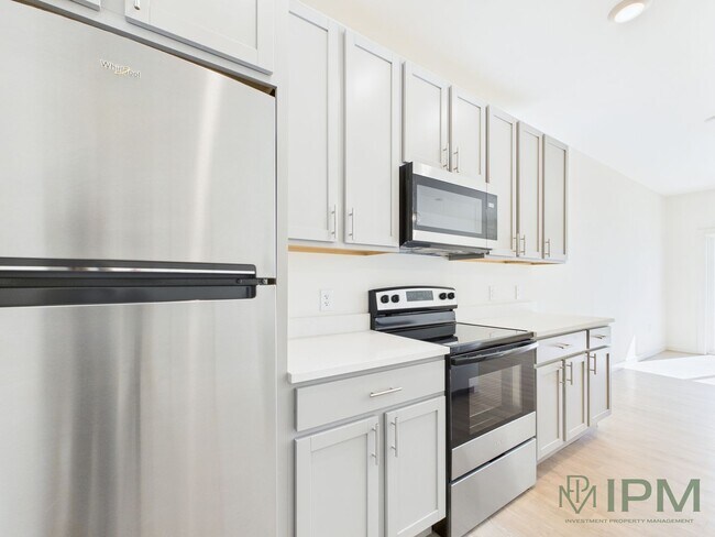 Interior Photo - 98 Penn Place