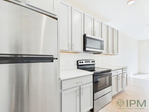 Interior Photo - 98 Penn Place