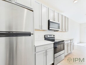 Interior Photo - 98 Penn Place