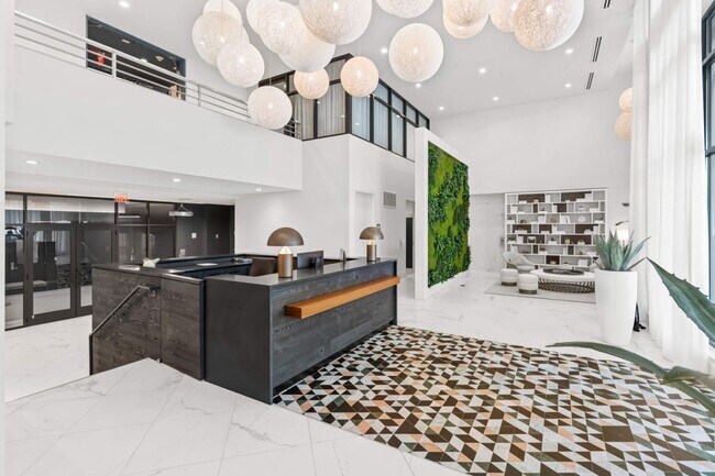 Building Photo - Modern Living in the Heart of Atlanta