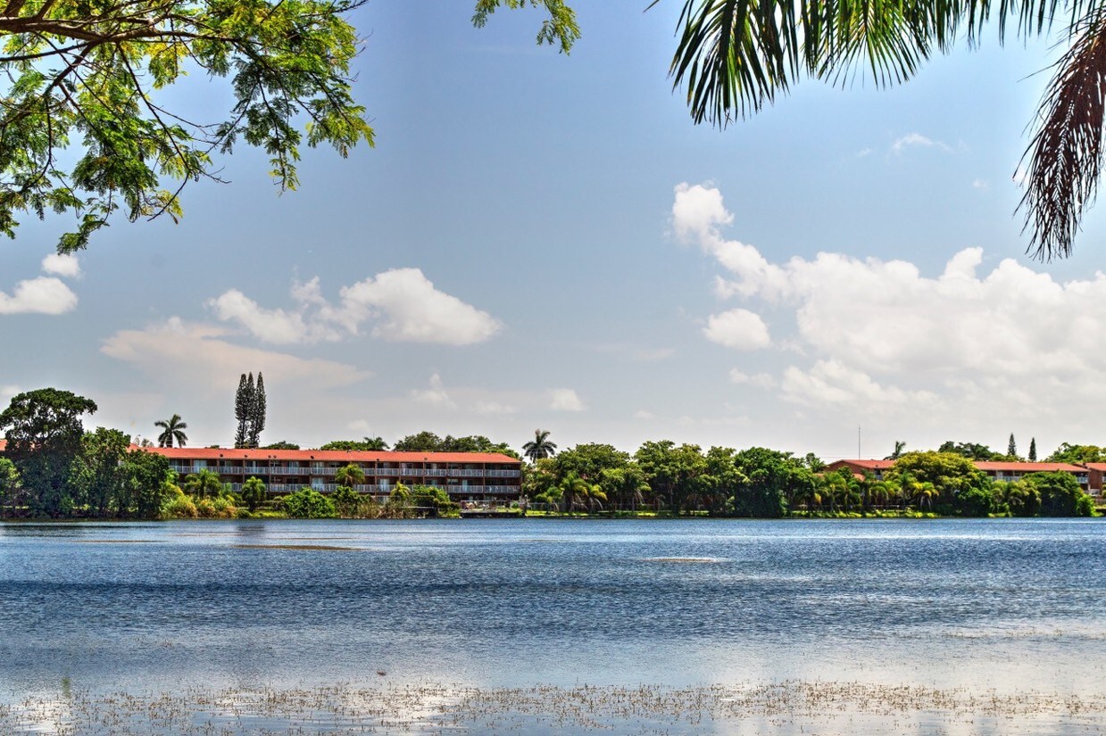 New Castle Lake Apartments Miami Fl Primary Photo New Castle Lake