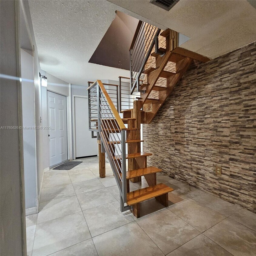 Foto principal - 1182 W 37th Terrace