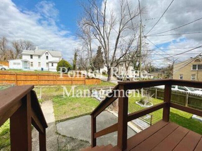 Building Photo - 728 E 43rd St