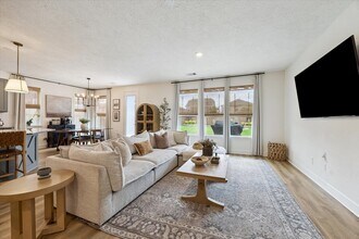 Building Photo - 25227 Sierra Mnr Ct