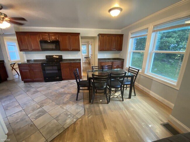 Building Photo - 6 br, 4 bath House - 900 Fuller St