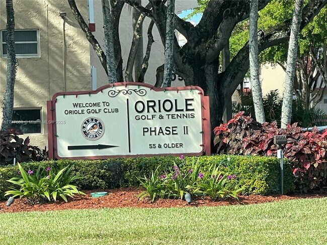 Foto del edificio - 1015 Country Club Dr