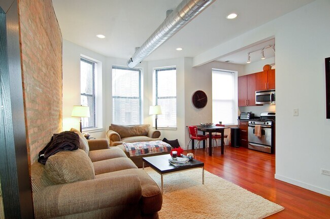 Foto del edificio - Video Tour- Great Wicker Park 2 Bedroom (Both Big Enough For A King), w/Great Sound Insulation. P...