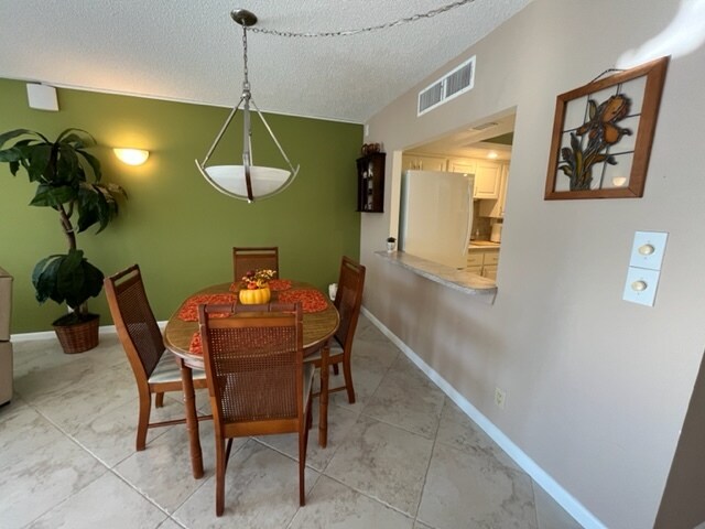Building Photo - 7400 Sun Island Dr S