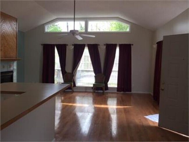 Building Photo - 1 Bedroom 1 bath home for lease