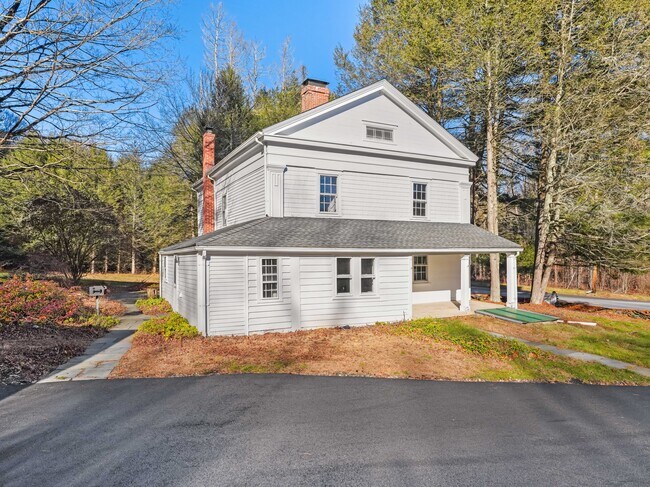 Building Photo - 575 Black Rock Tpke