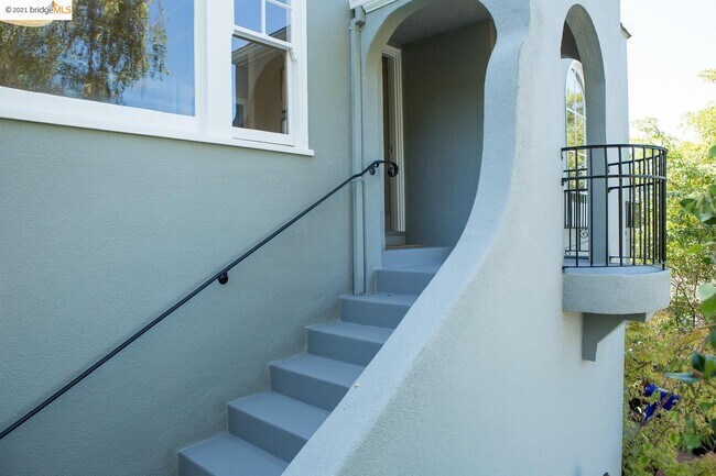 Building Photo - 110 Arbor Dr