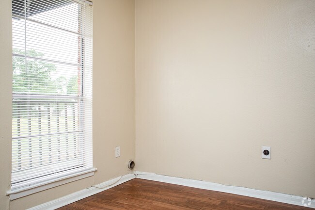 2HAB/2BA - 1,030 ft² - Comedor - Willow Gardens
