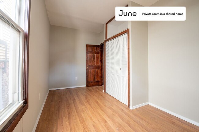 Foto del edificio - Room in Shared 4 bed/1 bath home