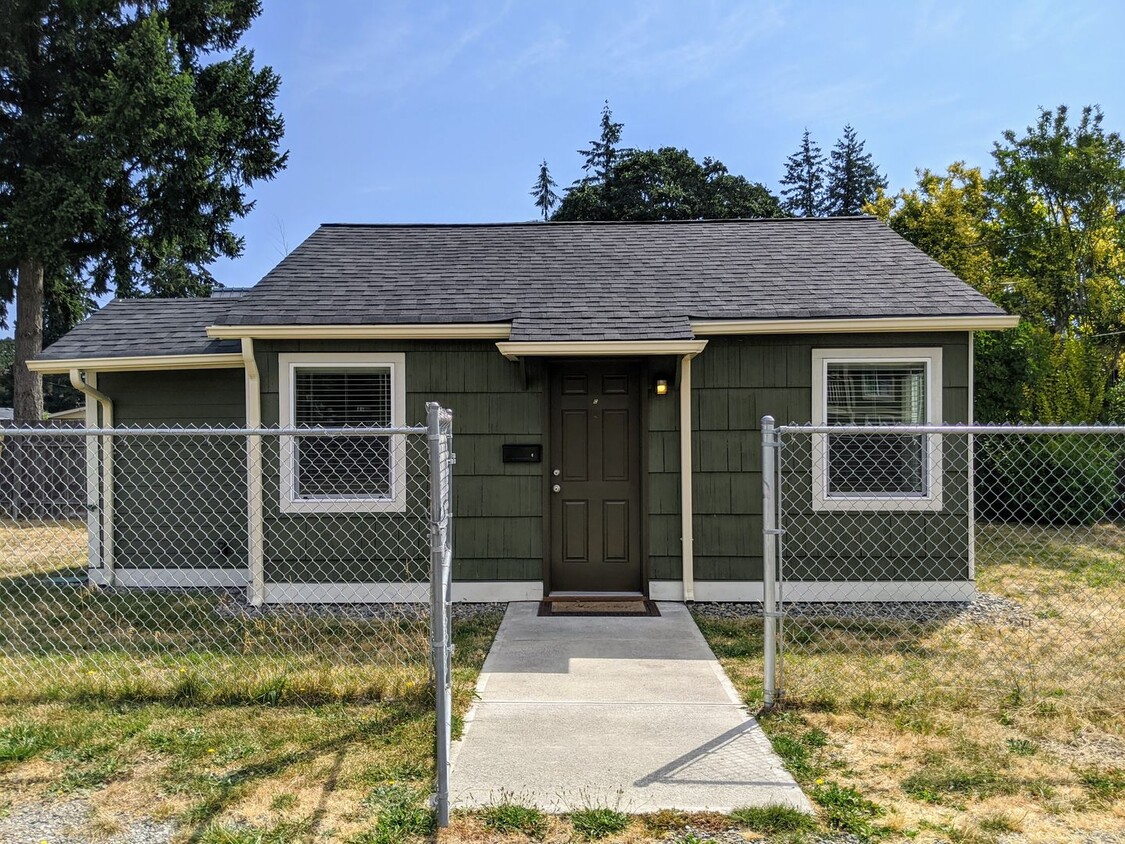 Primary Photo - Updated One Bedroom Home For Rent- Fenced ...