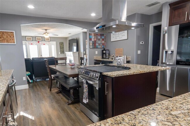 Foto del edificio - 1038 Singleton Cir